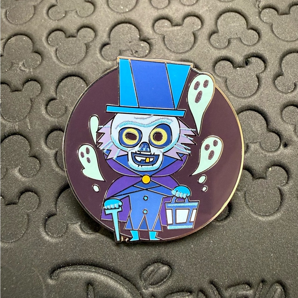 2023 Disney Parks Joey Chou Mystery Box Pin Haunted Mansion Hatbox Ghost - Picture 1 of 4